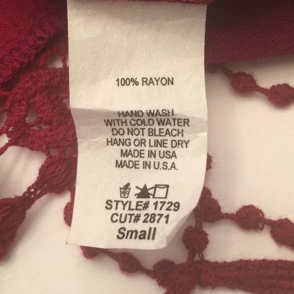 Entry off should red bell sleeve blouse - Picture 7 of 8